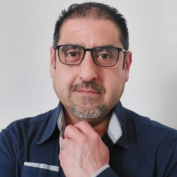 Carlos Lavado - Founder of MindSherpa Awakening School and Publishing House.