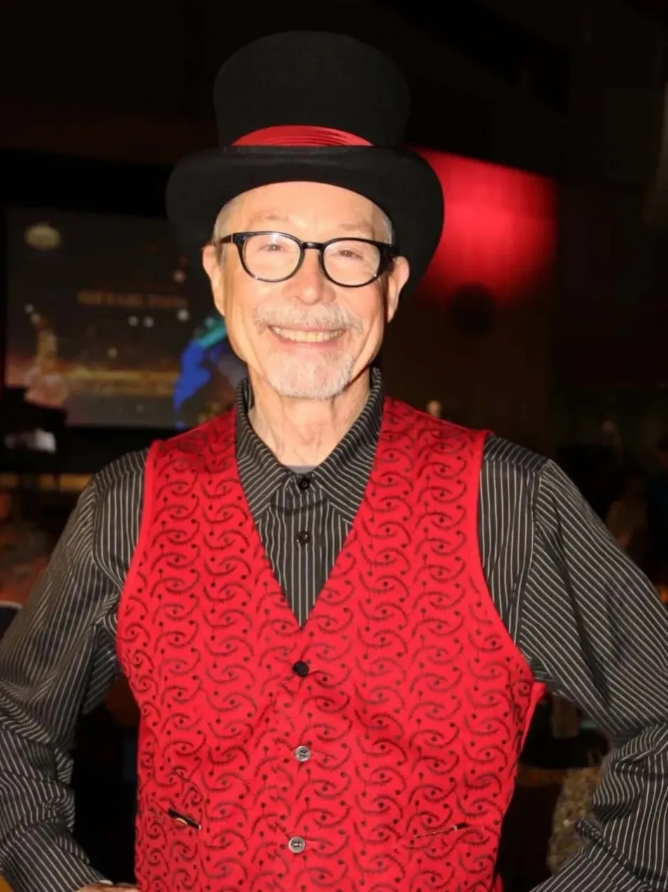 Mark Middlebrook (Astrologer) - Mark Middlebrook has been reading the stars for clients for over 40 years. Mark uses his unique Zen Blend of Astrology, the Tarot, and his Spirit Guides.